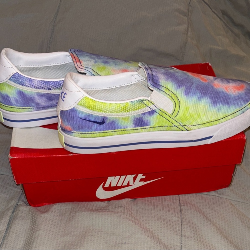 Nike Women’s Multicolor Tie-Dye Slip-On Sneakers